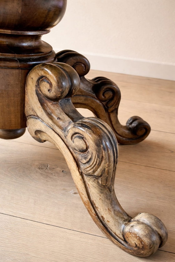 Image 1 of Vintage oval coffee table with marquetry top