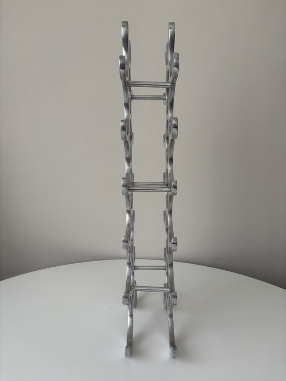 Image 1 of Botellero de aluminio de diseño con capacidad para 18 botellas.