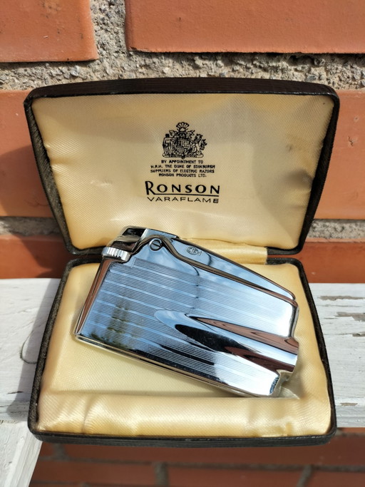 Ronson Varaflame lighter, 1950s (1957) stored in its original period case.
