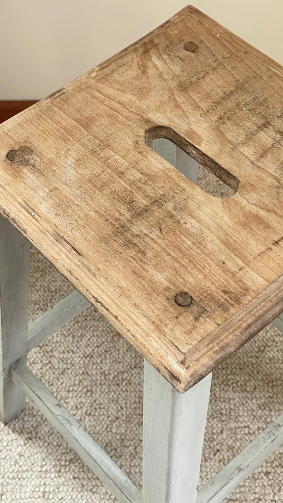 Image 1 of Antieke massief houten kruk