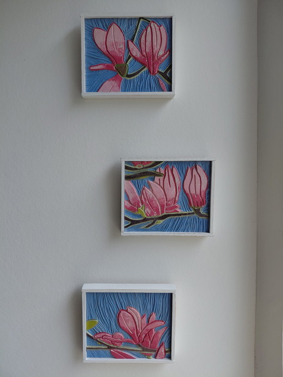 Image 1 of "Magnolia", cuadro en tres partes de Anneke Winterman