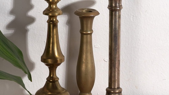 Bougeoirs anciens en laiton (c.1920). Lot de 3 #11 – Bougeoirs et chandeliers, Brass (photo 3 of 10)
