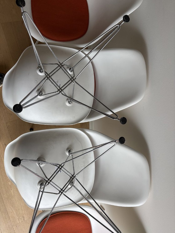 7x Vitra Eames DSR Chair – Esszimmerstühle, Metal, Plastic (photo 5 of 10)