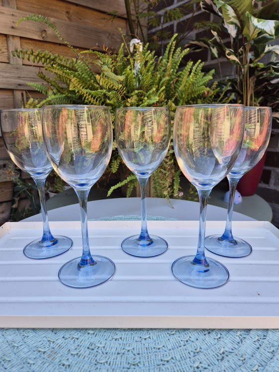 Vintage Luminarc Red Wine Glasses Set of 5 – Original Box – French Glassware (Blue Stem) – Glass & Decanter (photo 10 of 15)