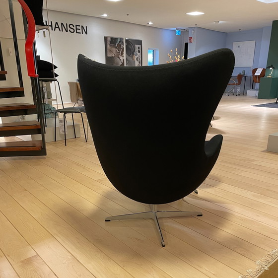 Image 1 of Poltrona Egg con pouf Fritz Hansen