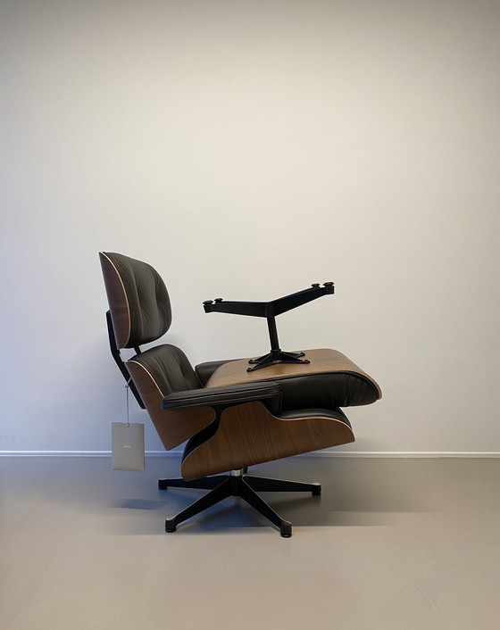 Image 1 of Vitra Eames Lounge Chair met Ottoman