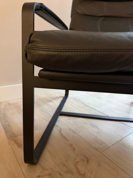 Image 1 of Leolux Indra fauteuil + hocker – zwart leer – nieuwstaat