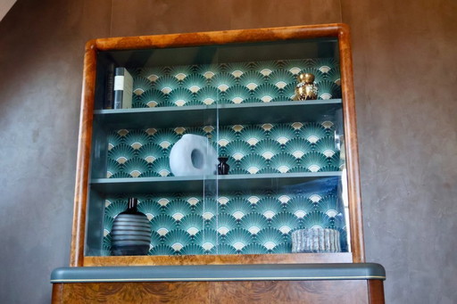 Art-déco-Vitrinenschrank aus Wurzelholz, 1930er Jahre – restauriert in Wellington Green