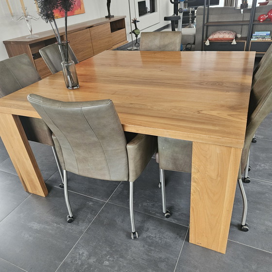 Image 1 of Quadratischer Esstisch 150x150 cm mit 6 bequemen Lederstühlen