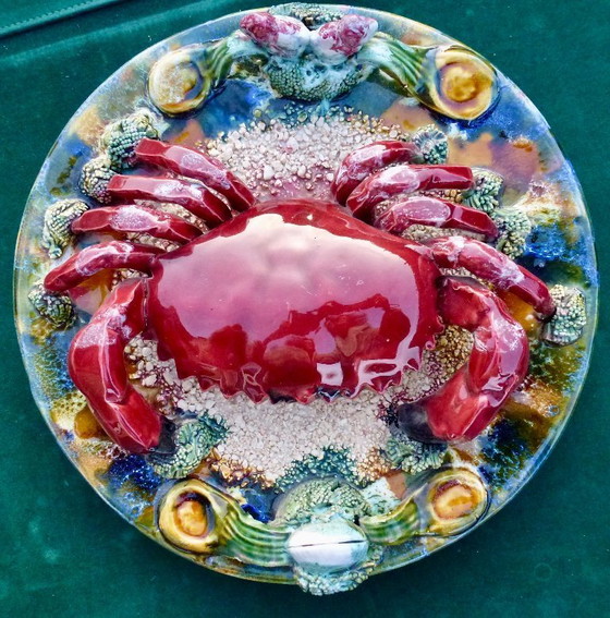 Image 1 of Assiette de collection vintage en faïence de style Palissy, ornée d'un crabe.
