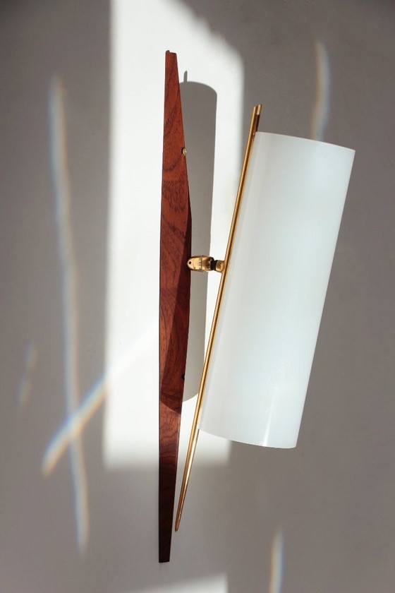 Image 1 of 4 Modernistische verstelbare wandlampen in teak en messing – 1950