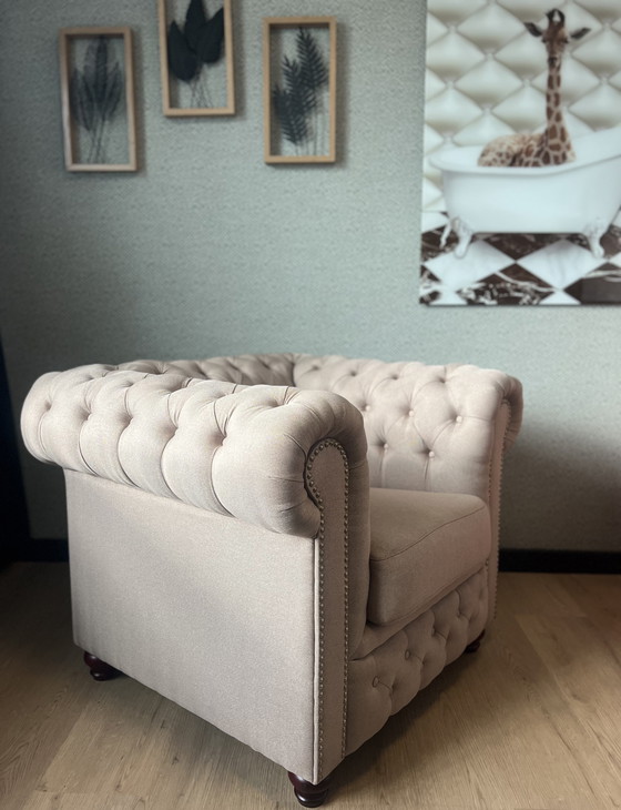 Image 1 of Poltrona Chesterfield Brighton in tessuto – Pitch Sand