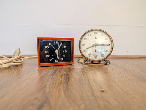 Deux réveils vintage des années 70 provenant d'Allemagne