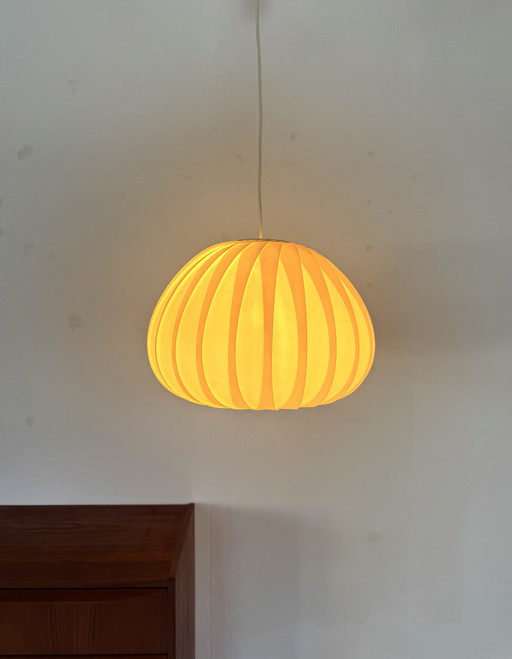 Lampada a sospensione vintage a stecche, Lars Schiøler anni '70