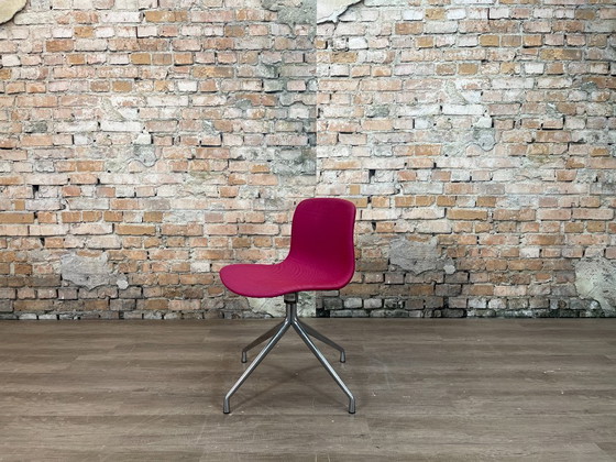 Hay AAC 11 Swivel, Purple-pink fabric | Hee Welling, Swivel chairs, Textile, Metal, Modern (photo 3 of 15)