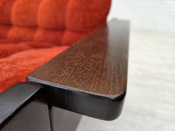 Image 1 of Dänisches 3-Sitzer-Sofa aus den 1970er Jahren, orange/roter Möbelvelours, Eichenholz.