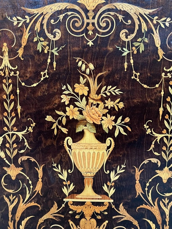 Cómoda elegante estilo Napoleón III. Marquetería en madera preciosa. Bronce dorado, tapa de mármol. – Bronze (photo 8 of 10)
