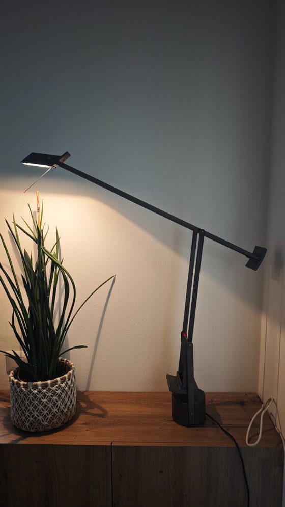 Artemide Tizio Titanium Limited Edition Lamp – Desk lamps, Plastic, Aluminium (photo 8 of 13)