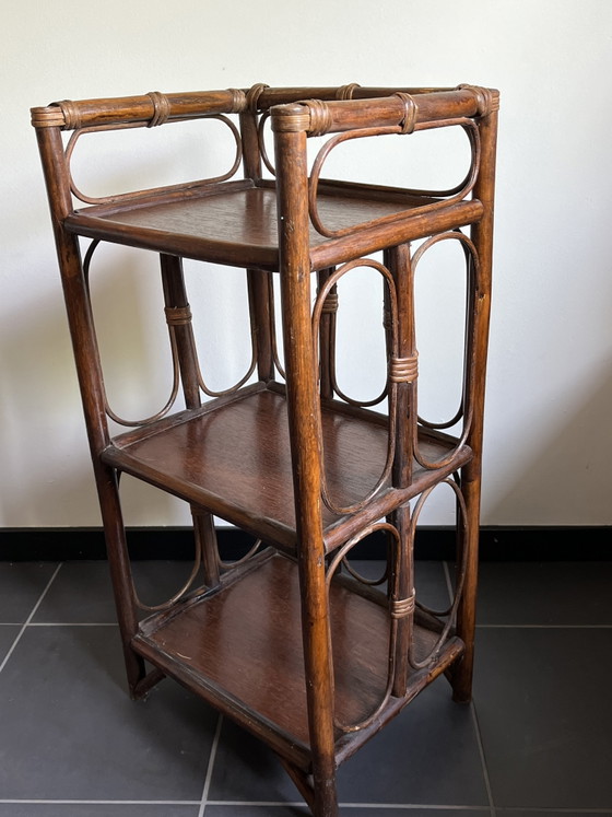Vintage Rotan / Bamboe Plantentafel / Vakkenkastje BOHO Style – Nachtkastjes, Bamboo (photo 6 of 7)