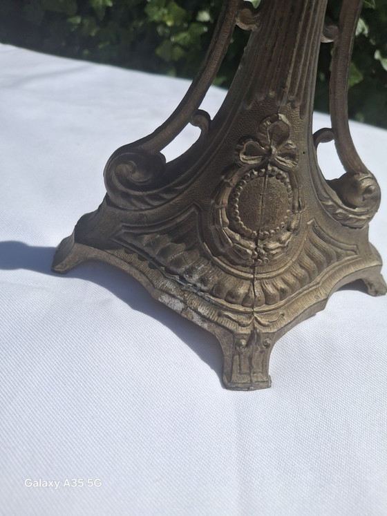 Image 1 of Schitterende art nouveau trompetvaas, ca. 47 cm – Boheems glas met metalen voet, circa 1900