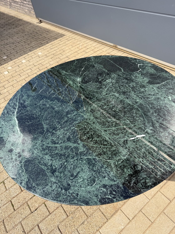 Originele Alpe Verdi Knoll Tulip Eettafel 137 Rond Nieuwstaat!! Eero Saarinen Wit/Zwarte Poot – Marble (photo 13 of 15)