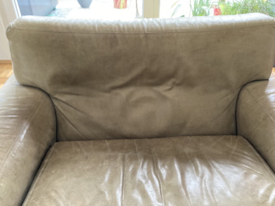 Image 1 of 2 andere Sede-banken zijn abzugeben, eins hat einen Riss auf der Sitzfläche