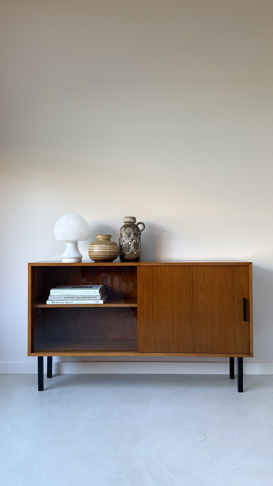 Image 1 of Credenza vintage in legno con ante scorrevoli