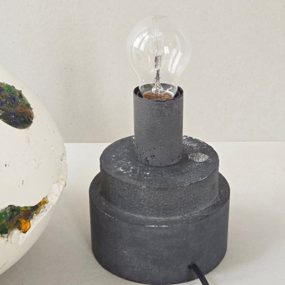 Image 1 of Vintage tafellamp uit de jaren 70 in de stijl van een ruimteschip met UFO's en planeten, gemaakt van gips en glas.