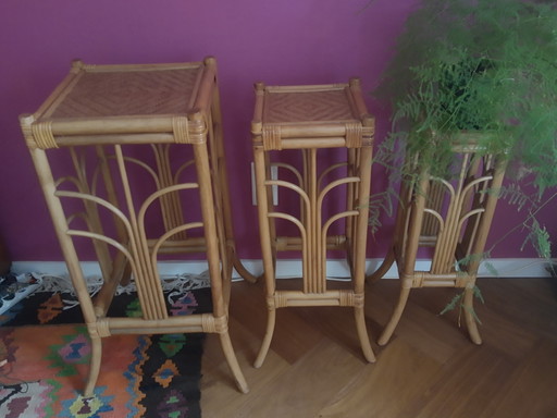 Splendido set vintage italiano anni '70 di 3 tavolini laterali in rattan e bambù, tavolini per piante e (photo 2 of 9)