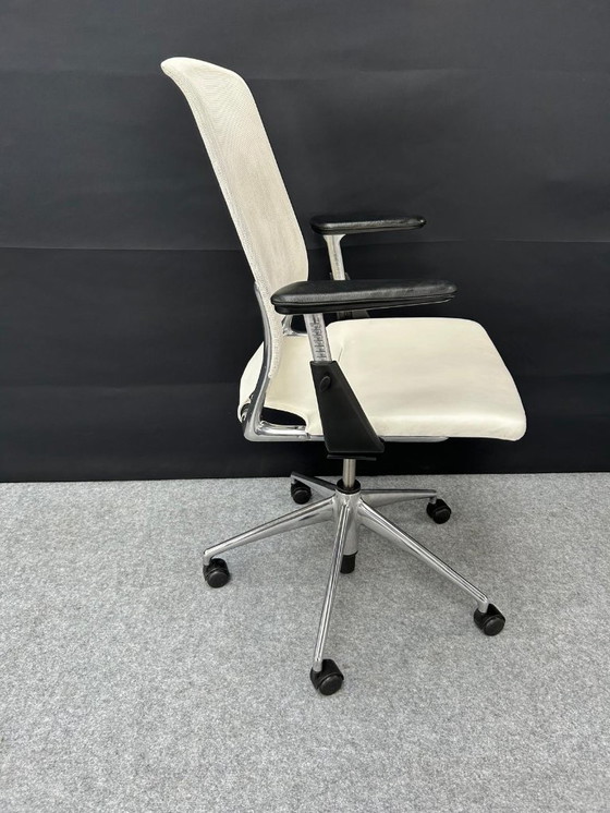 Image 1 of Vitra Meda office chair (refurbished)