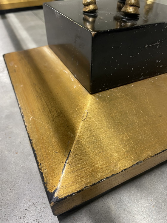 Image 1 of Vintage salontafel met bronzen paarden op stenen pilaren 