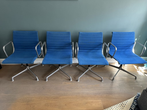 4x Herman Miller Eames EA103 blue