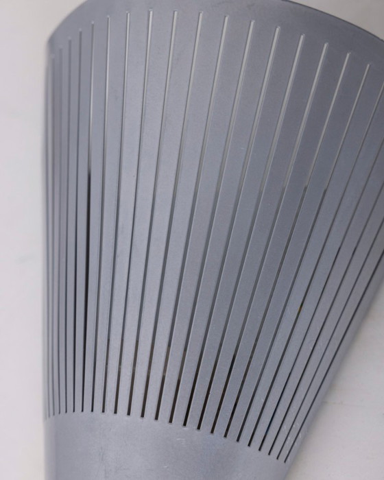 Image 1 of Une paire d'appliques murales vintage « Klyka » des années 1980, conçues par Ikea.