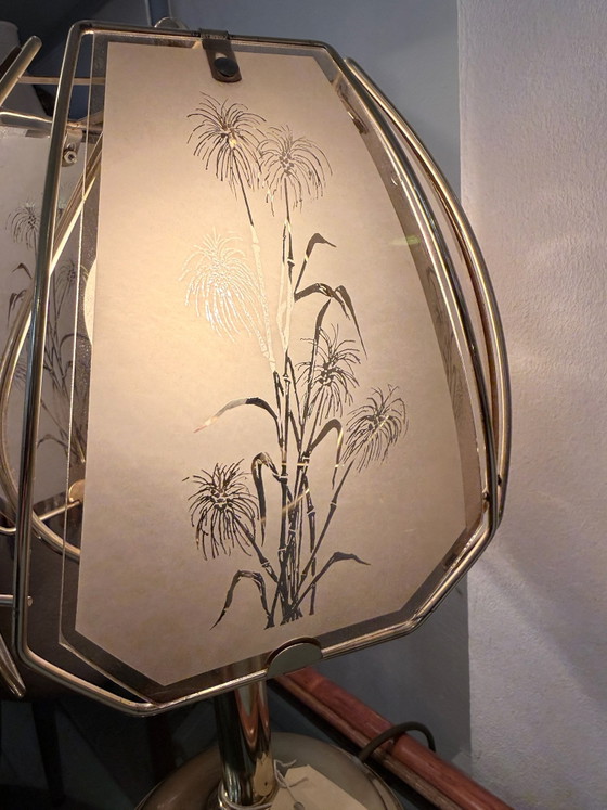 Lampada da tavolo in ottone Hollywood Regency con vetro inciso botanicamente - Anni '70, Lampade da tavolo (foto 4 di 10)