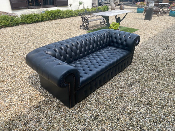 Image 1 of Wade Chesterfield a tre posti