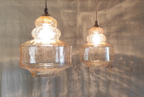 Image 1 of Suspension style scandinave en verre ambré et craquelé - années 60/70