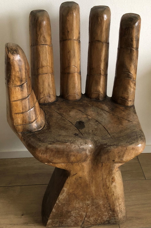 Sedia intagliata in legno indonesiano d'epoca