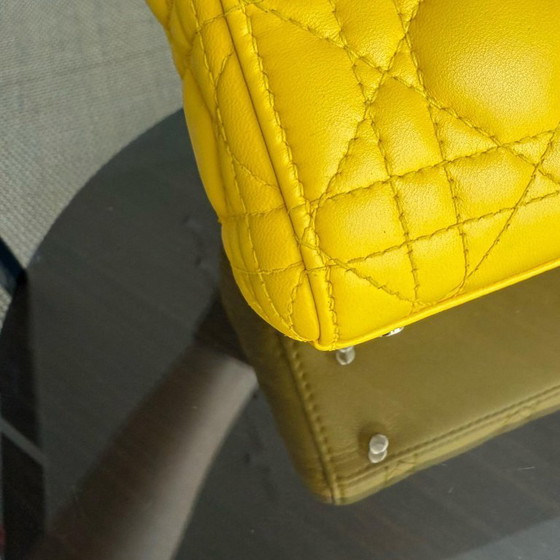 Image 1 of DIOR LADY MINI - CANNAGE LAMSLEER MET GEELGOUDEN BESLAG EN VERSTELBARE BAND