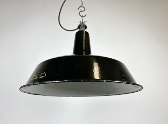 Image 1 of Lampada a sospensione industriale in smalto nero di Reluma, anni '50