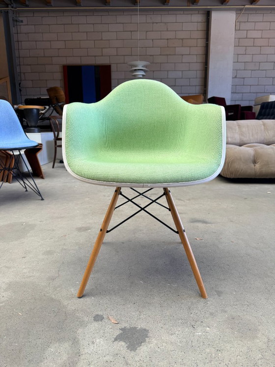 Vitra Eames DAW fully upholstered – Dining chairs, Metal, Plastic (photo 3 of 10)