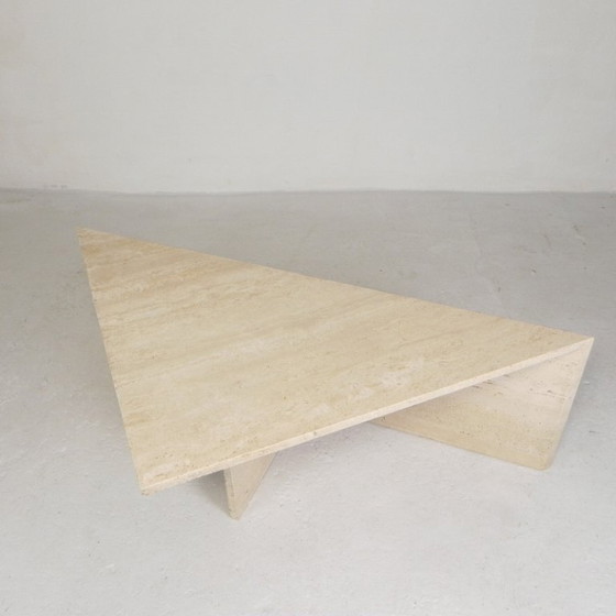 Image 1 of Mid Century travertin salontafel met driehoekig blad, jaren 70