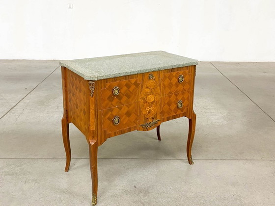 Image 1 of Arcón Gustaviano con tapa de mármol