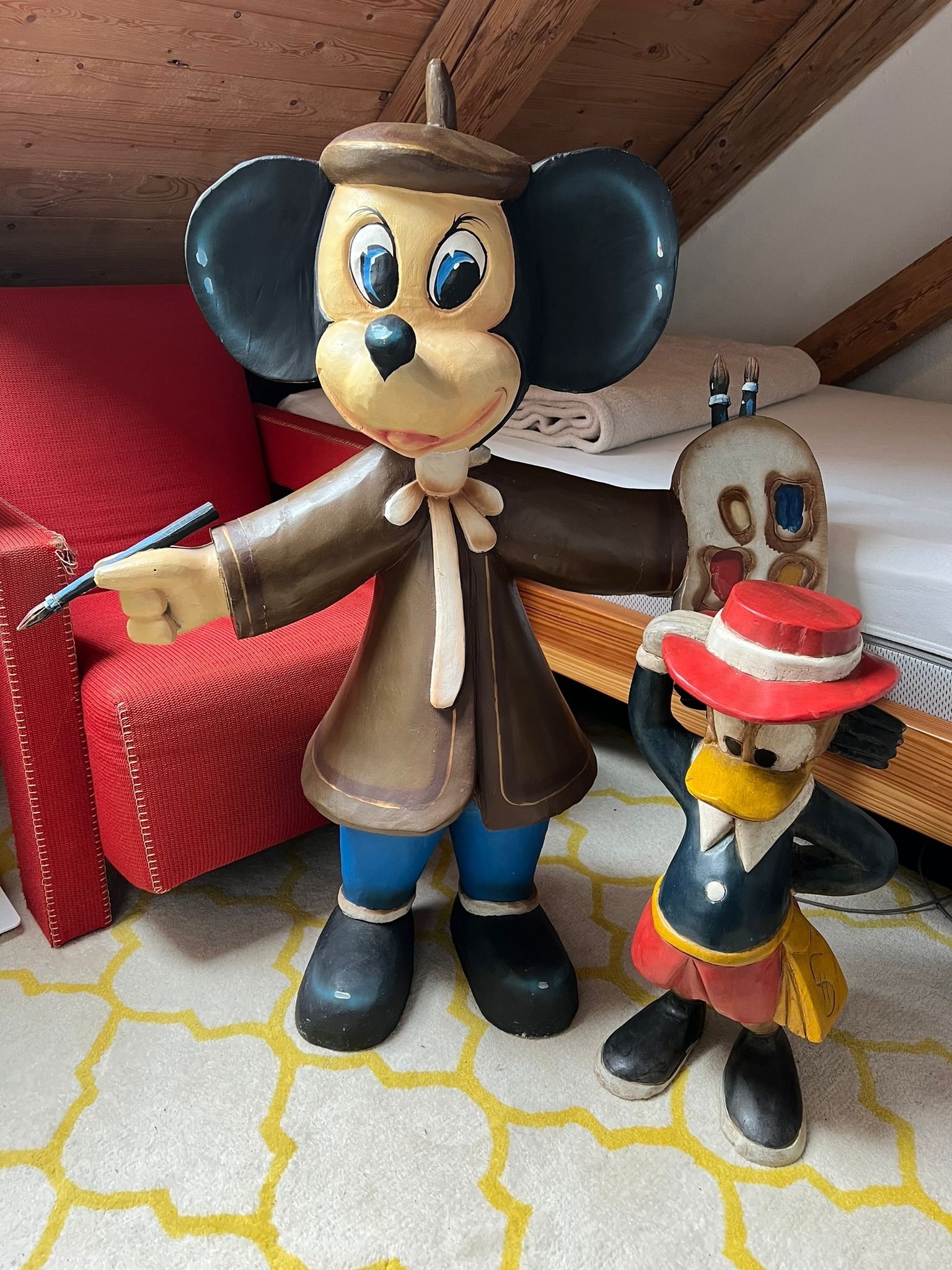 handgeschnitzte Mickey Mouse aus den 50-igern | €3,990 | Whoppah