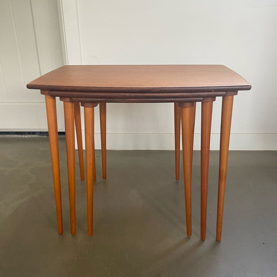 Image 1 of Tables gigognes scandinaves au design Mid Century