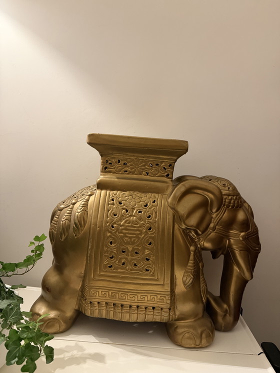 Image 1 of Tavolo per piante con piedistallo a forma di elefante