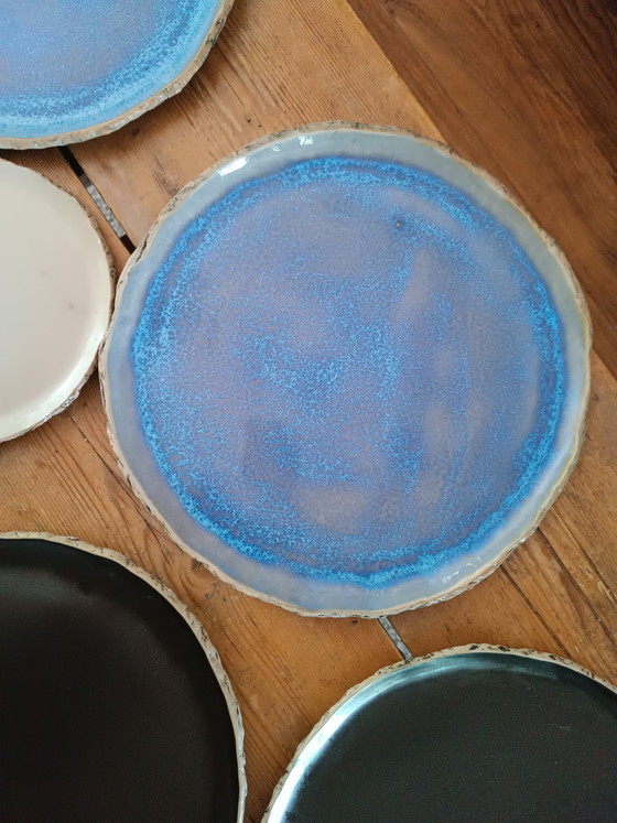 Image 1 of 7 handgefertigte Keramikteller von Kari Ceramics