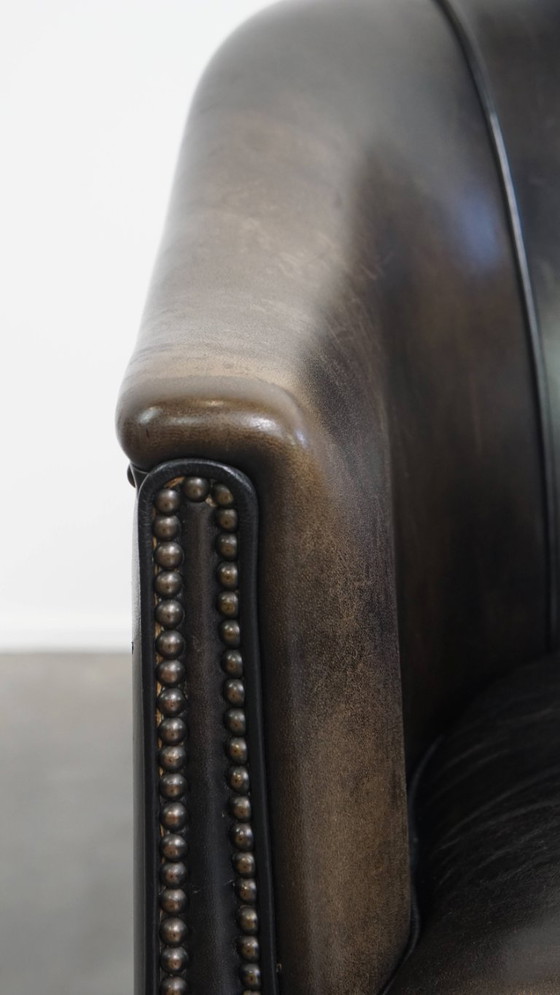 Image 1 of  Set van 2 subtiele zwart/ grijze schapenleren clubfauteuils 