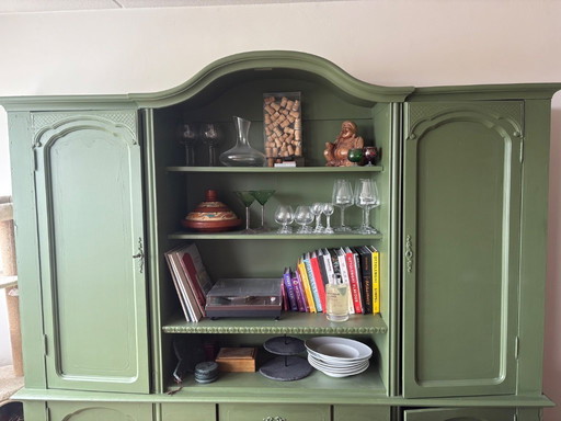 Grand buffet en bois vert classique - beaucoup d'espace de rangement et de caractère