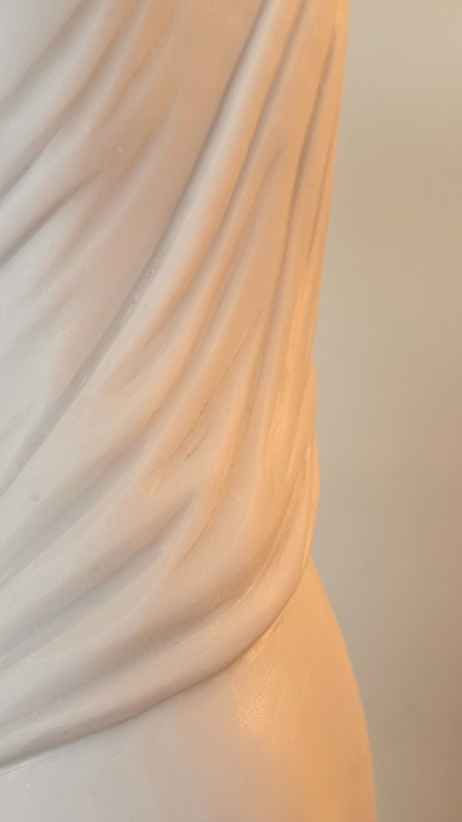 Figura femminile, figura in piedi