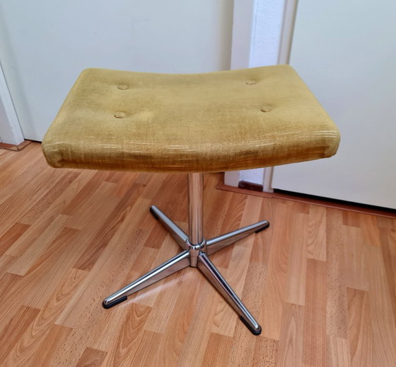 Unique Mid-Century Design Piano Stool / Footstool Tufted Ocher Yellow Velvet 70s Space Age (photo 8 of 10)